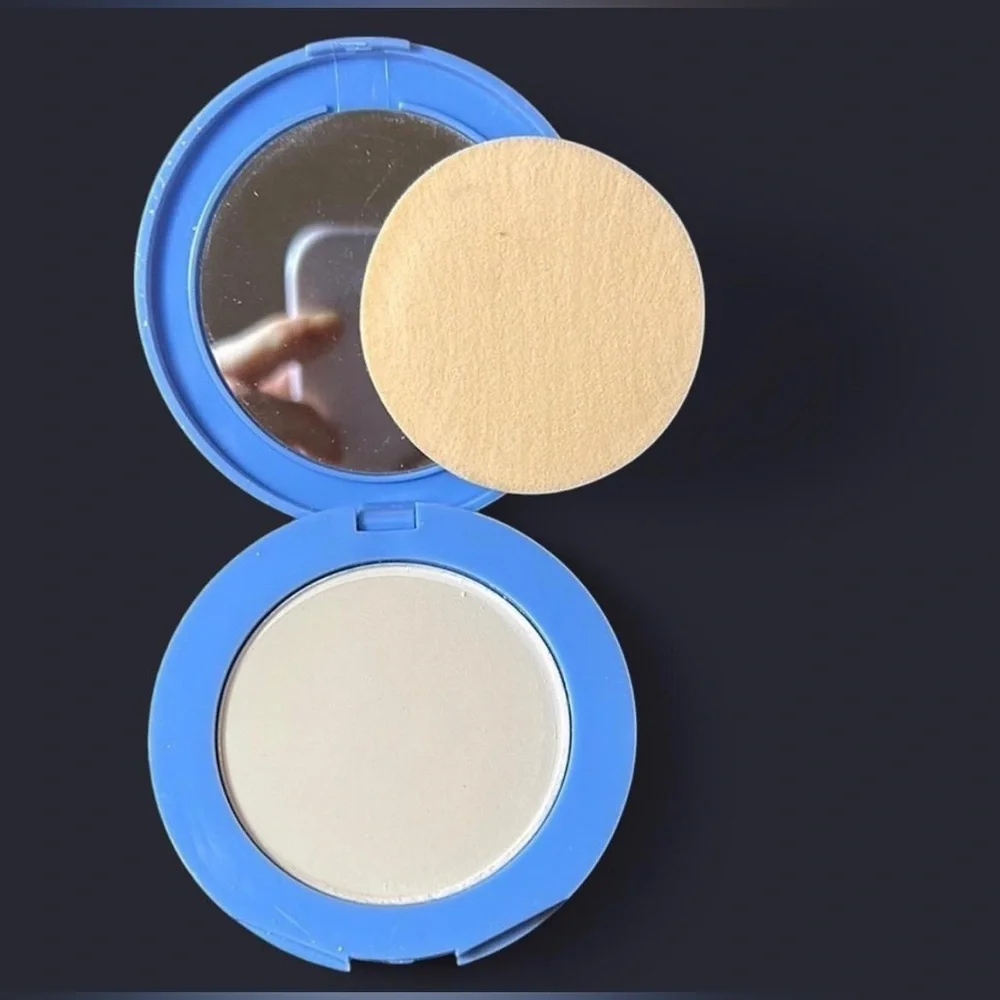 Lasting Waterproof Pressed Powder Foundation - Cream